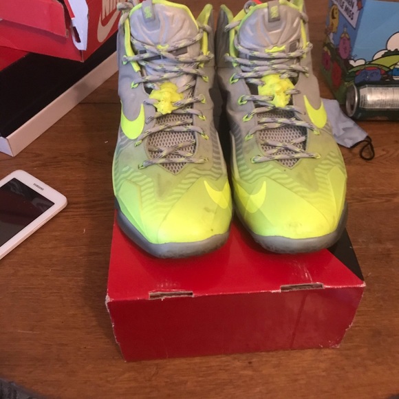 Nike lebrons - Picture 2 of 6